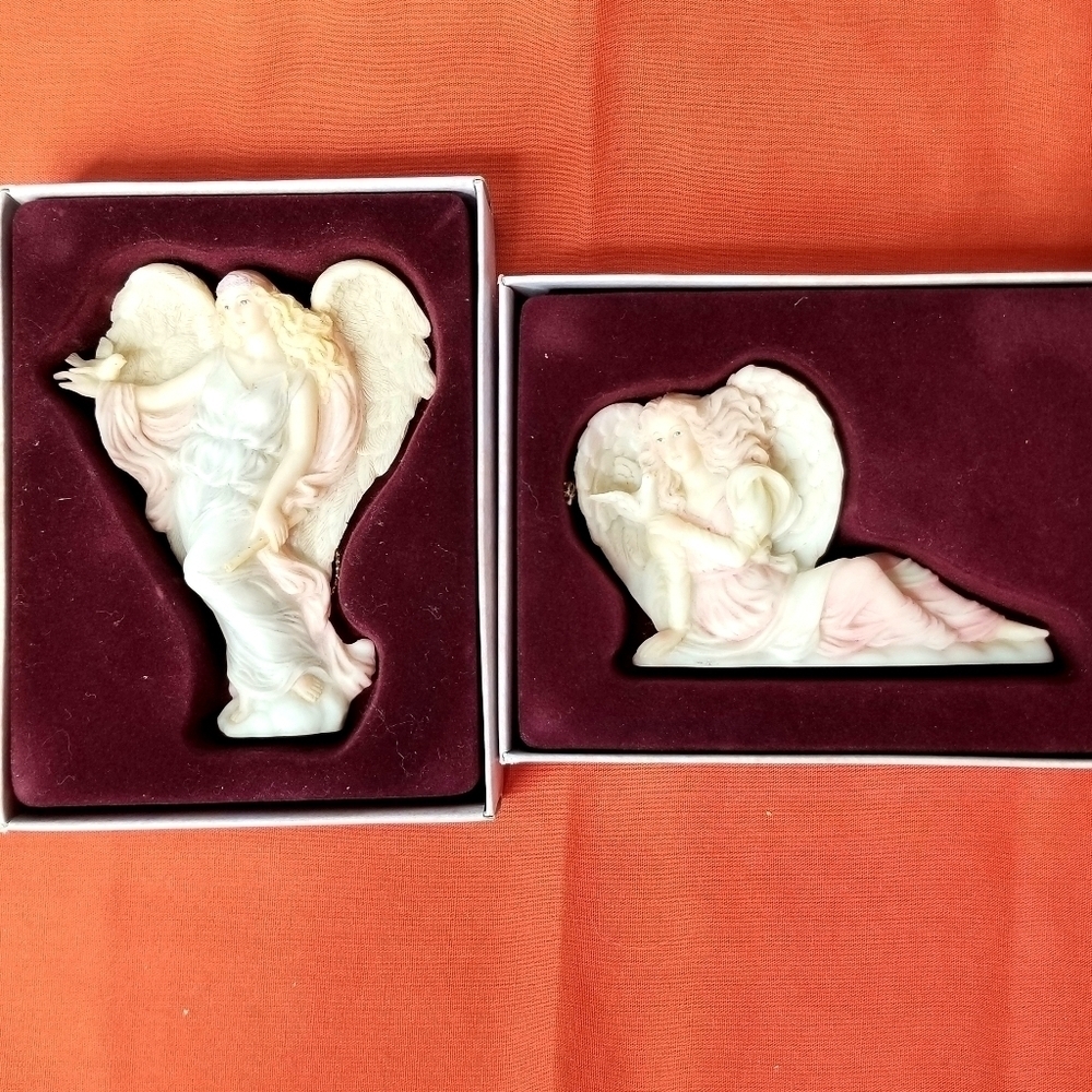 2 SERAPHIM CLASSICS 1994 BEAUTIFUL  ELEGANT COLLECTIBLE ANGEL ORNAMENTS IN BOX